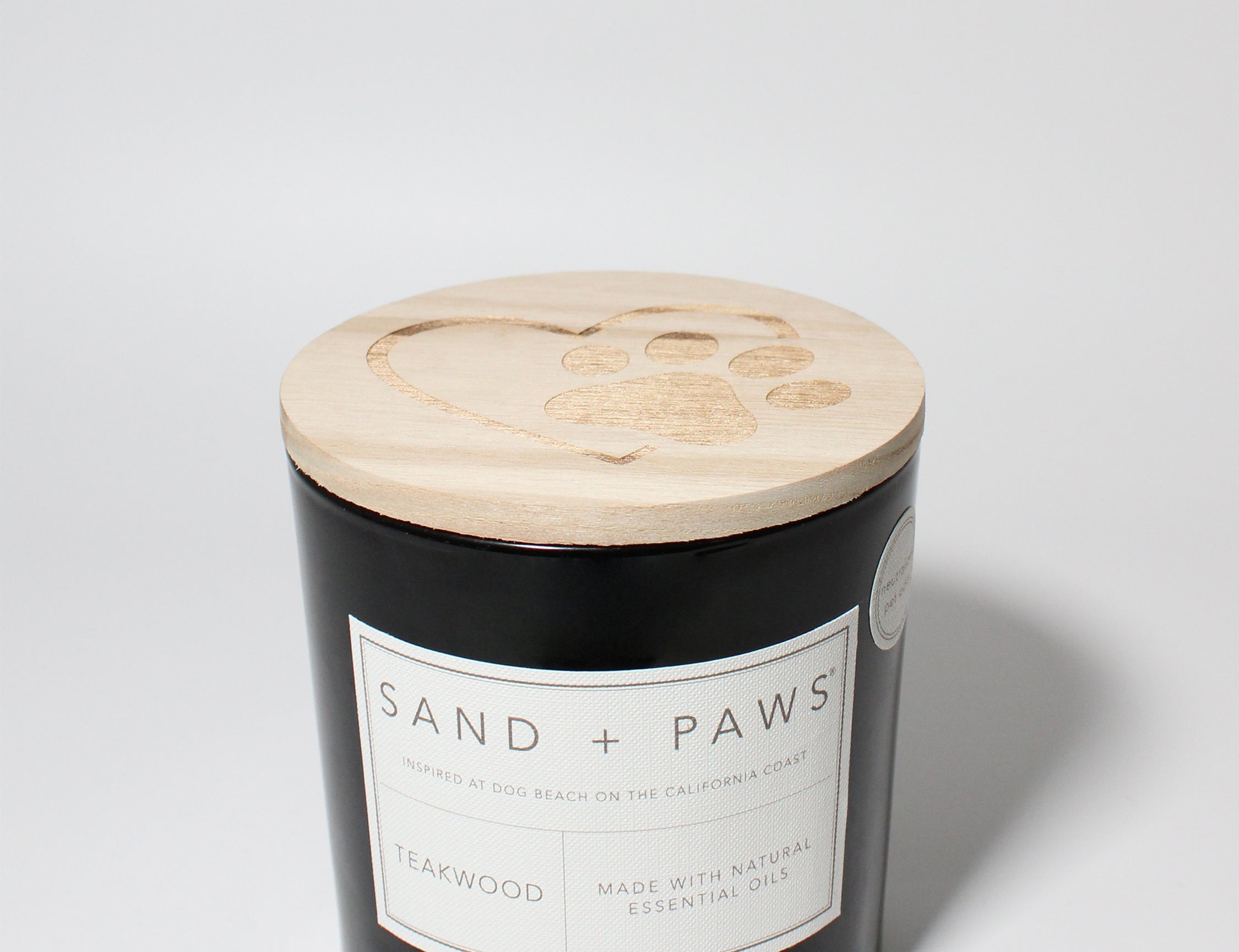 Sand + Paws Teakwood 21 oz scented candle Black vessel with Paw in Heart lid