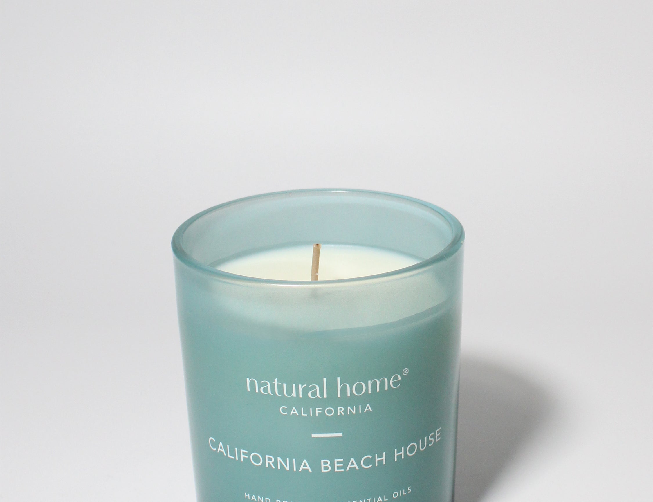 California Beach House Natural Home 11.5 oz scented candle Green vessel with solid metal lid