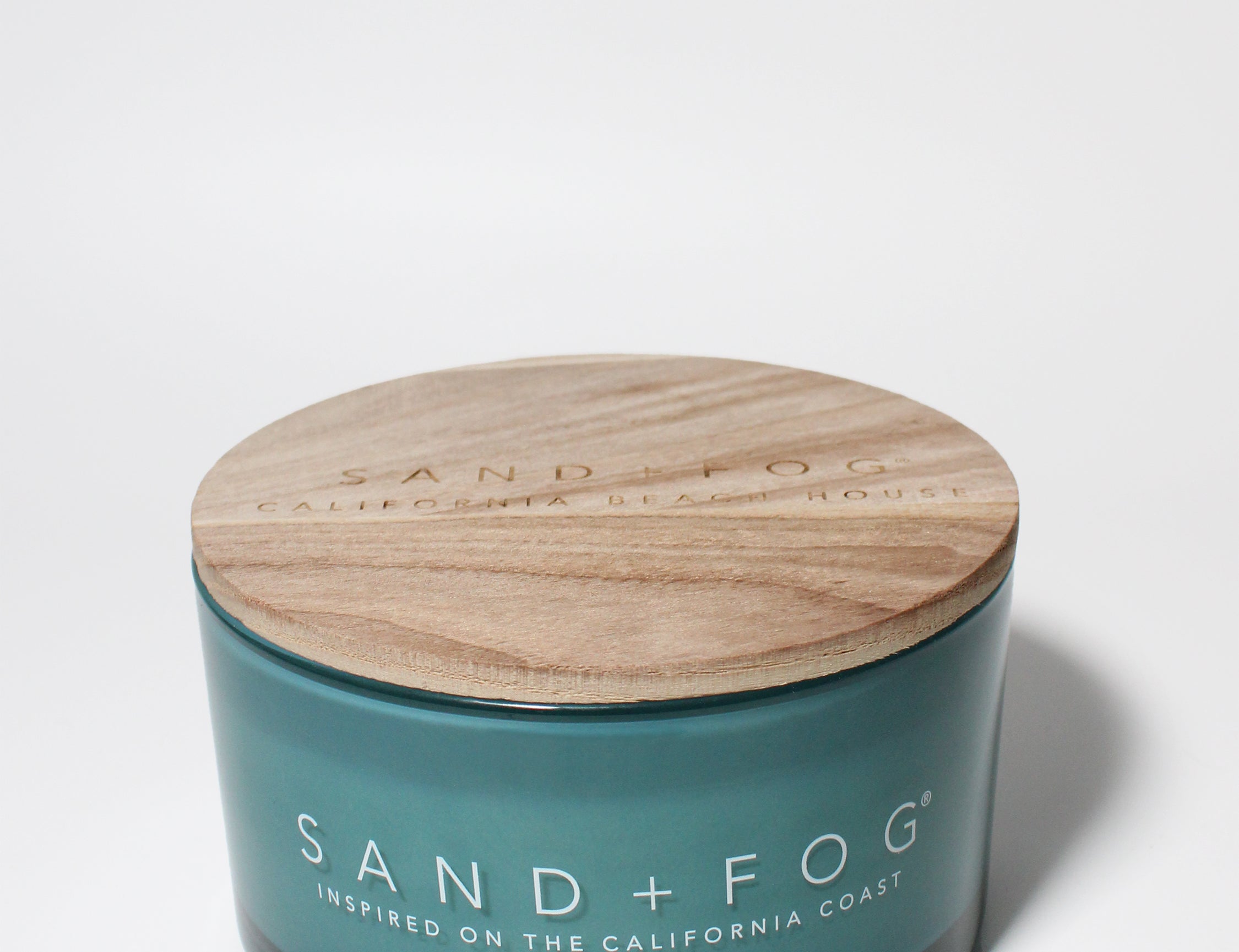 California Beach House 23 oz scented candle Seawater vessel with Sand+Fog wood lid
