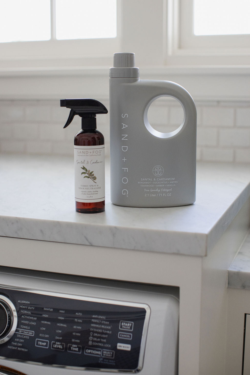 Santal & Cardamom 71 oz Laundry Detergent – Sand + Fog