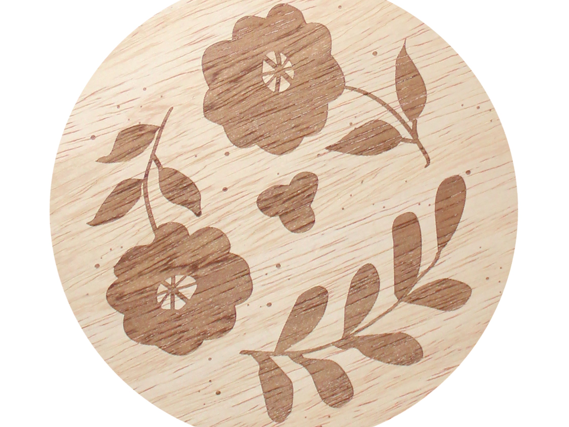 Candle lid with engraved floral pattern and leaf details