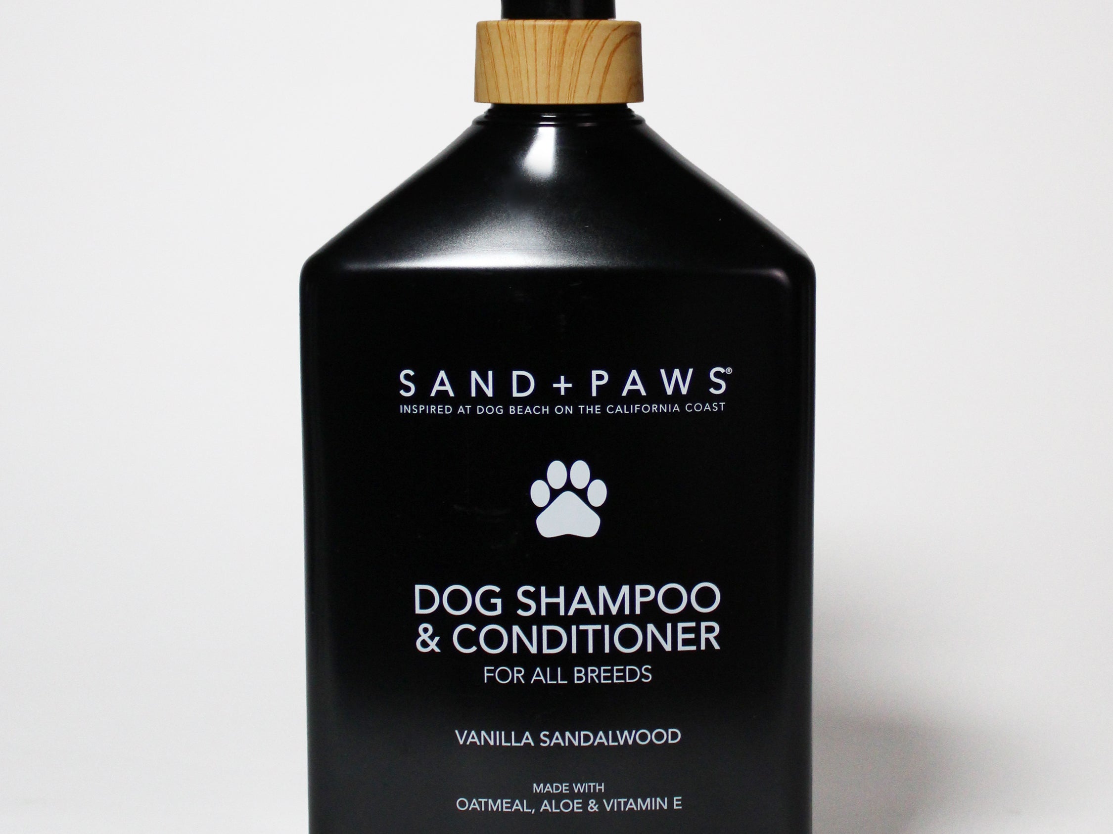 Sand + Paws dog shampoo & conditioner bottle with pump, vanilla sandalwood, 32 oz