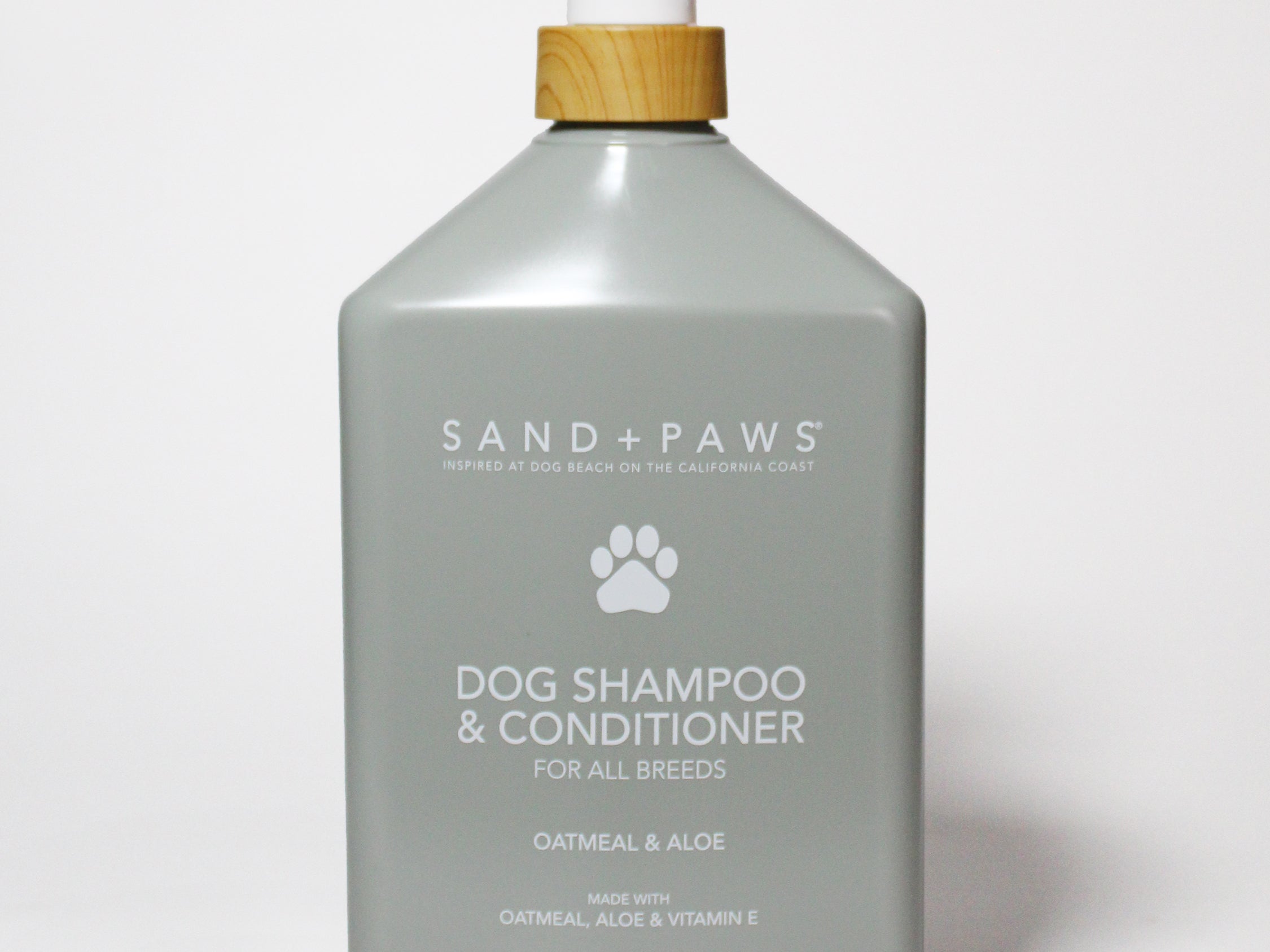 Sand + Paws dog shampoo & conditioner bottle with pump, oatmeal & aloe