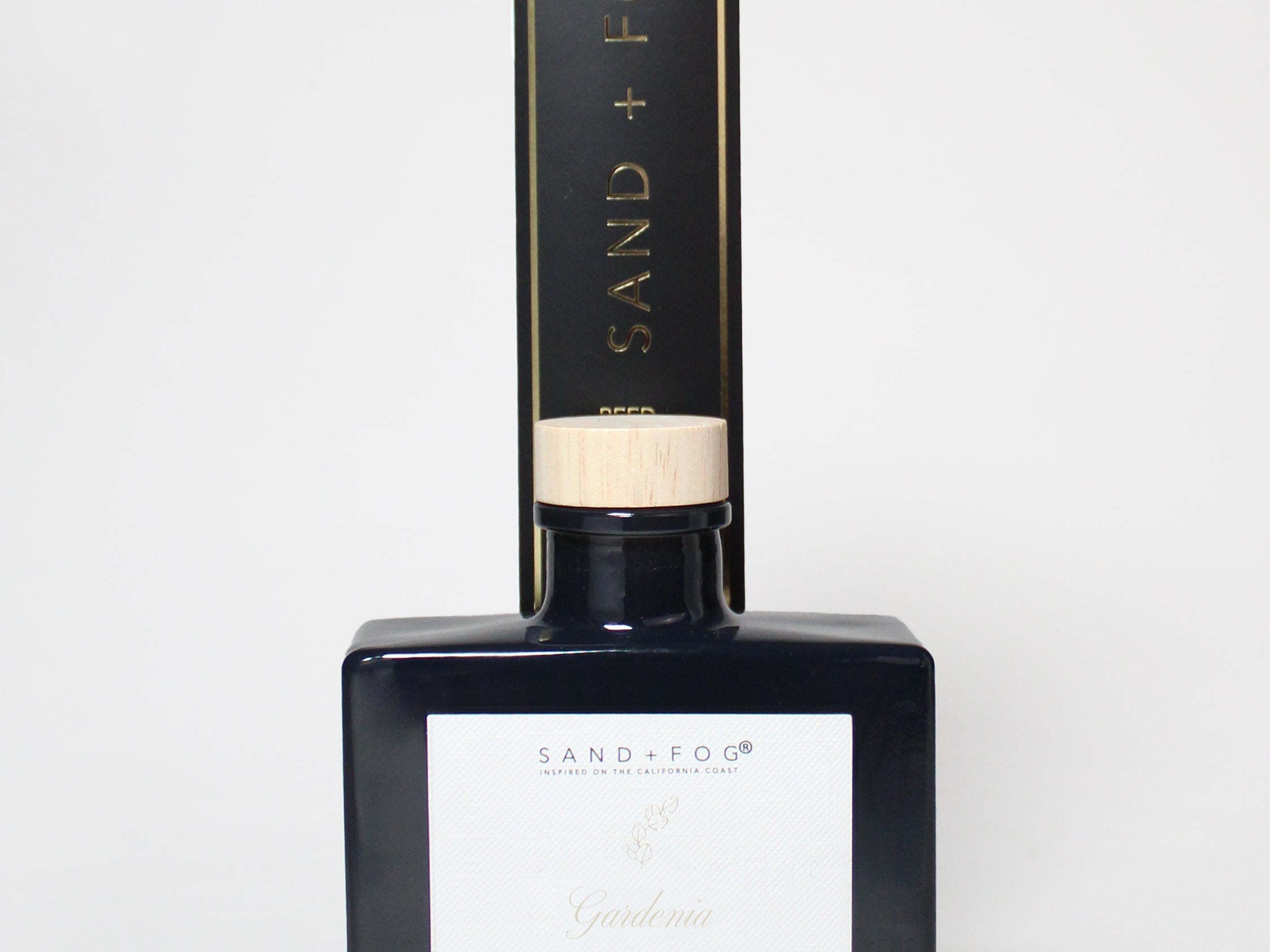 Gardenia 100 ml reed diffuser bottle with a branded box and wooden cap.
